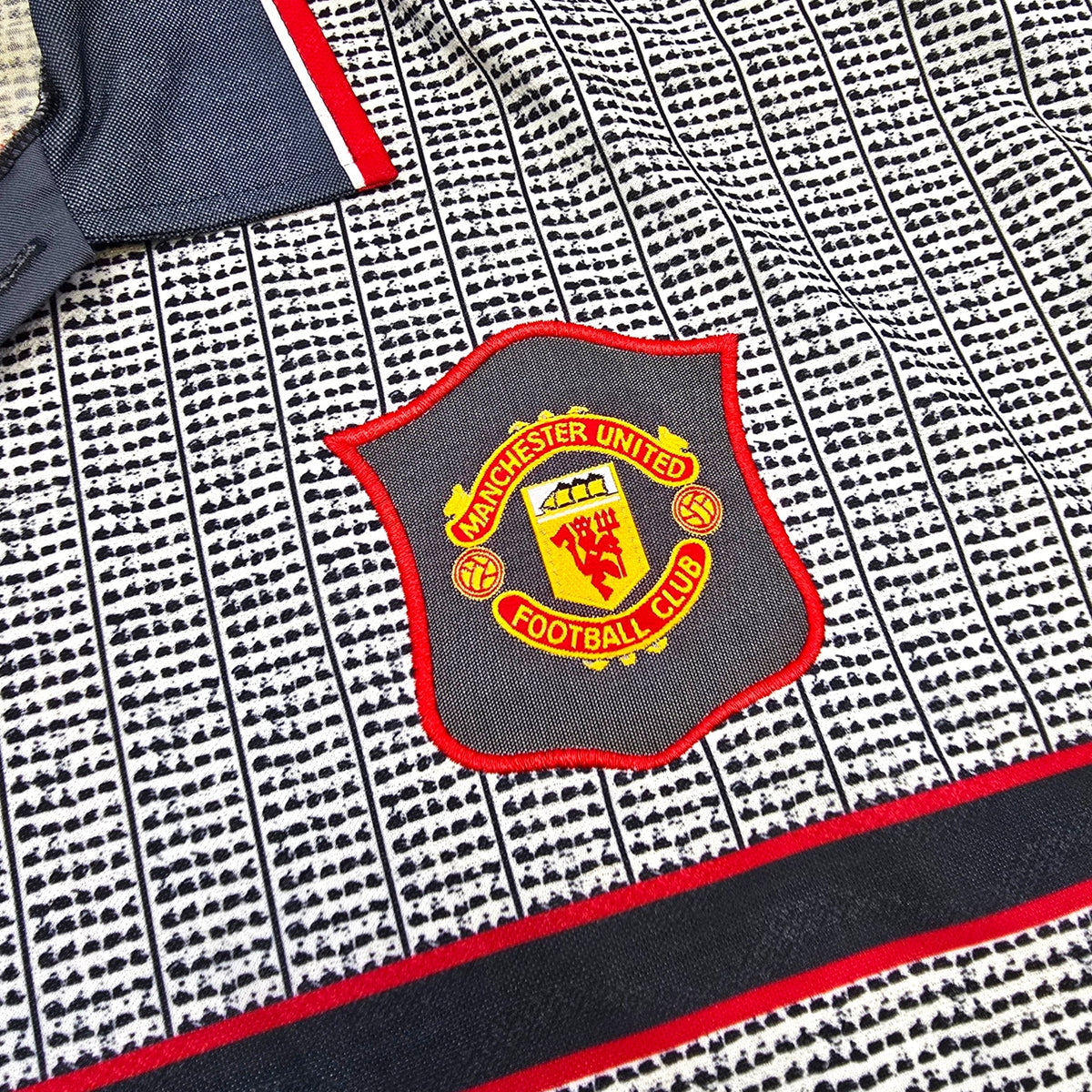 1995/96 Manchester United Away Football Shirt (L) Umbro 7 Cantona - Football Finery - FF304710