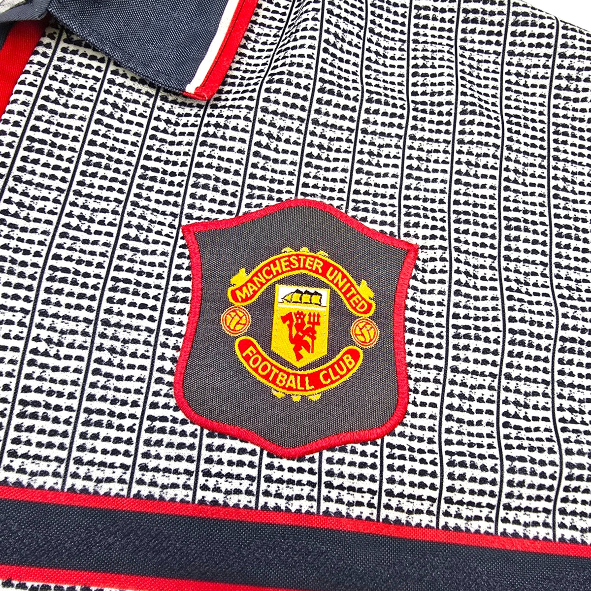 1995/96 Manchester United Away Football Shirt (XL) Umbro 7 Cantona - Football Finery - FF307157