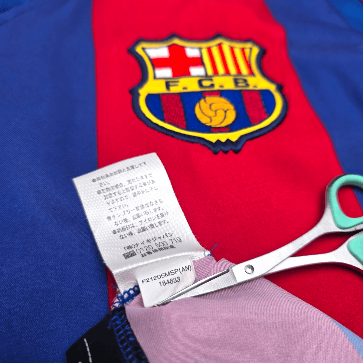 2002/03 Barcelona Home Football Shirt (M) Nike 9 Kluivert - Football Finery - FF303735