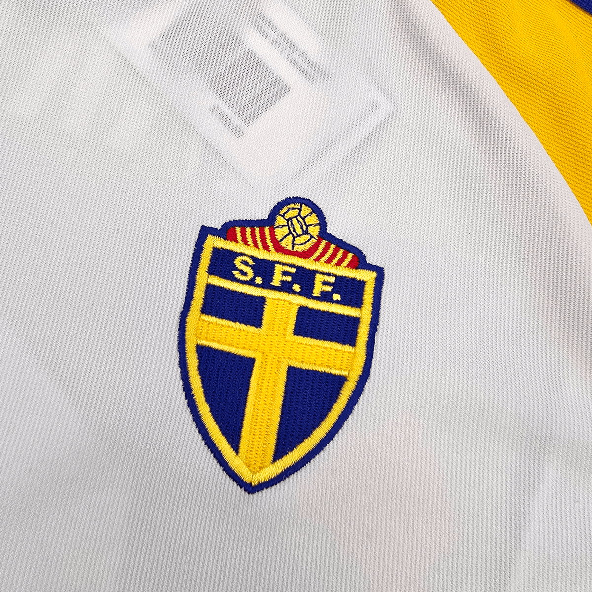 2002/03 Sweden Away Football Shirt (L) Adidas 11 Larsson - Football Finery - FF303660