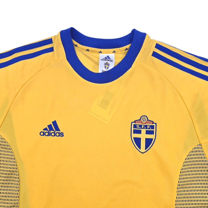 2002/03 Sweden Home Football Shirt (L) Adidas - Football Finery - FF304237