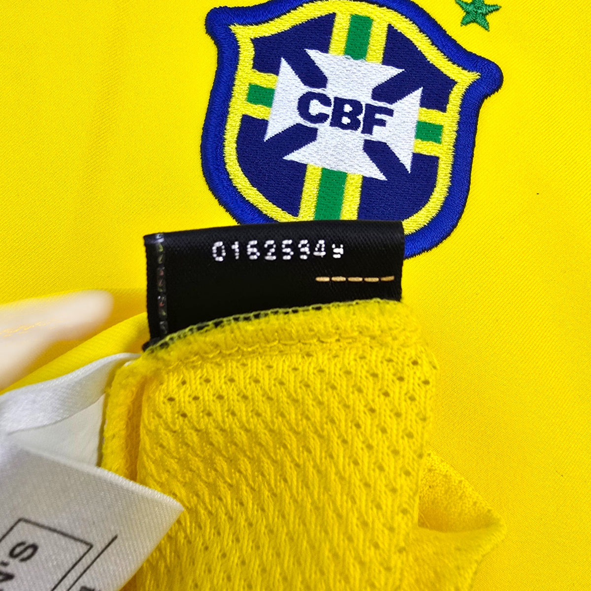2002/04 Brazil Home Football Shirt (L) Nike 11 Ronaldinho - Football Finery - FF307013