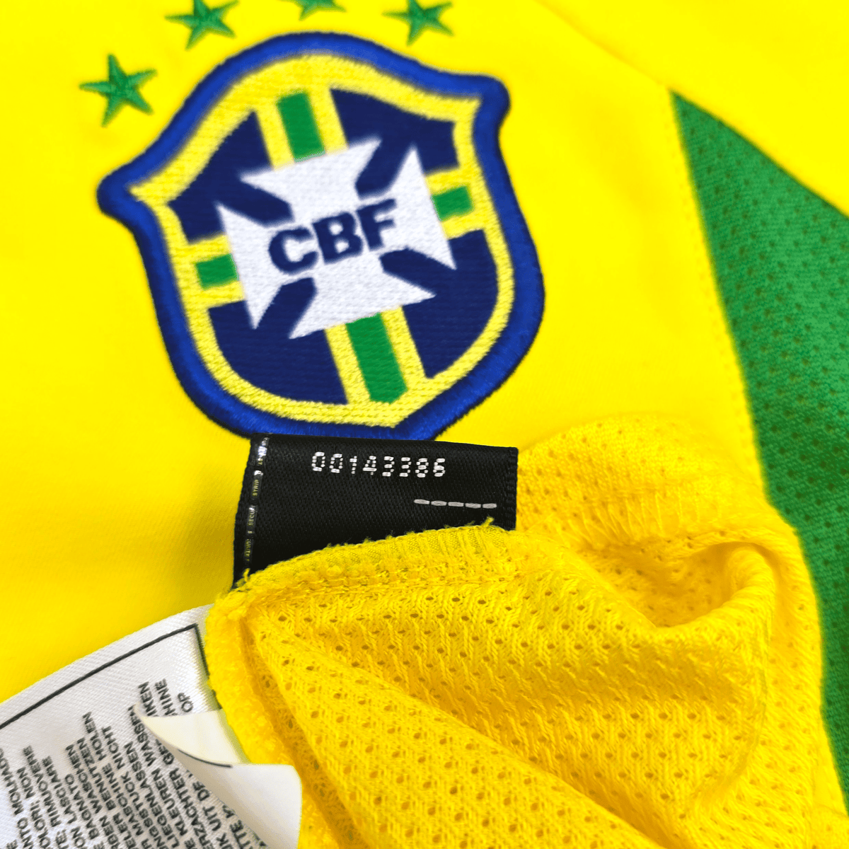 2002/04 Brazil Home Football Shirt (S) Nike 9 Ronaldo - Football Finery - FF303790
