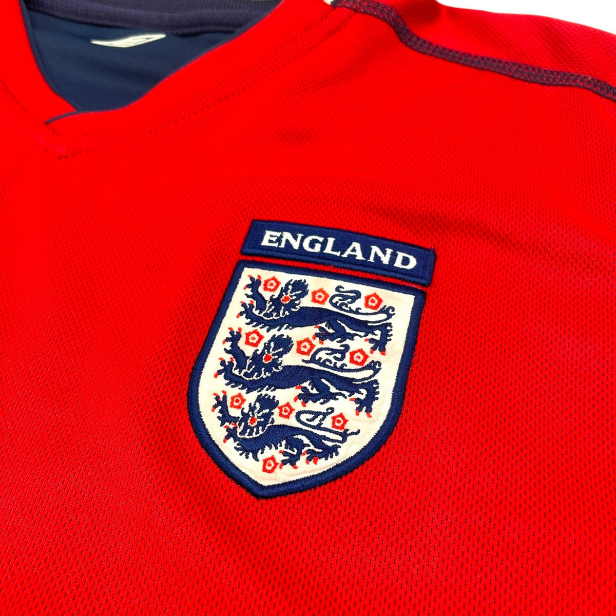 2002/04 England Away Football Shirt (S) Umbro 7 Beckham - Football Finery - FF301494