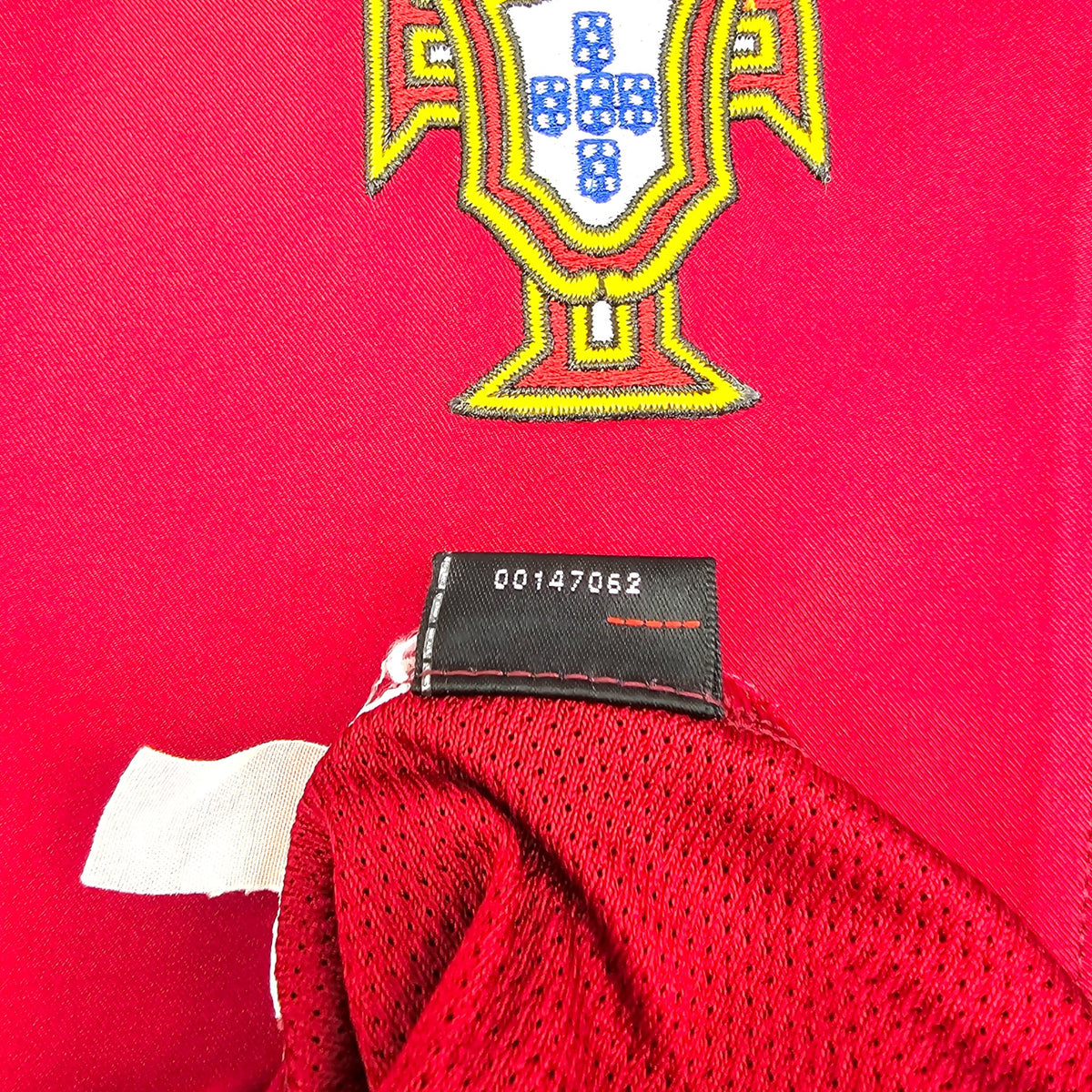 2002/04 Portugal Home Football Shirt (M) Nike #7 Figo - Football Finery - FF204315