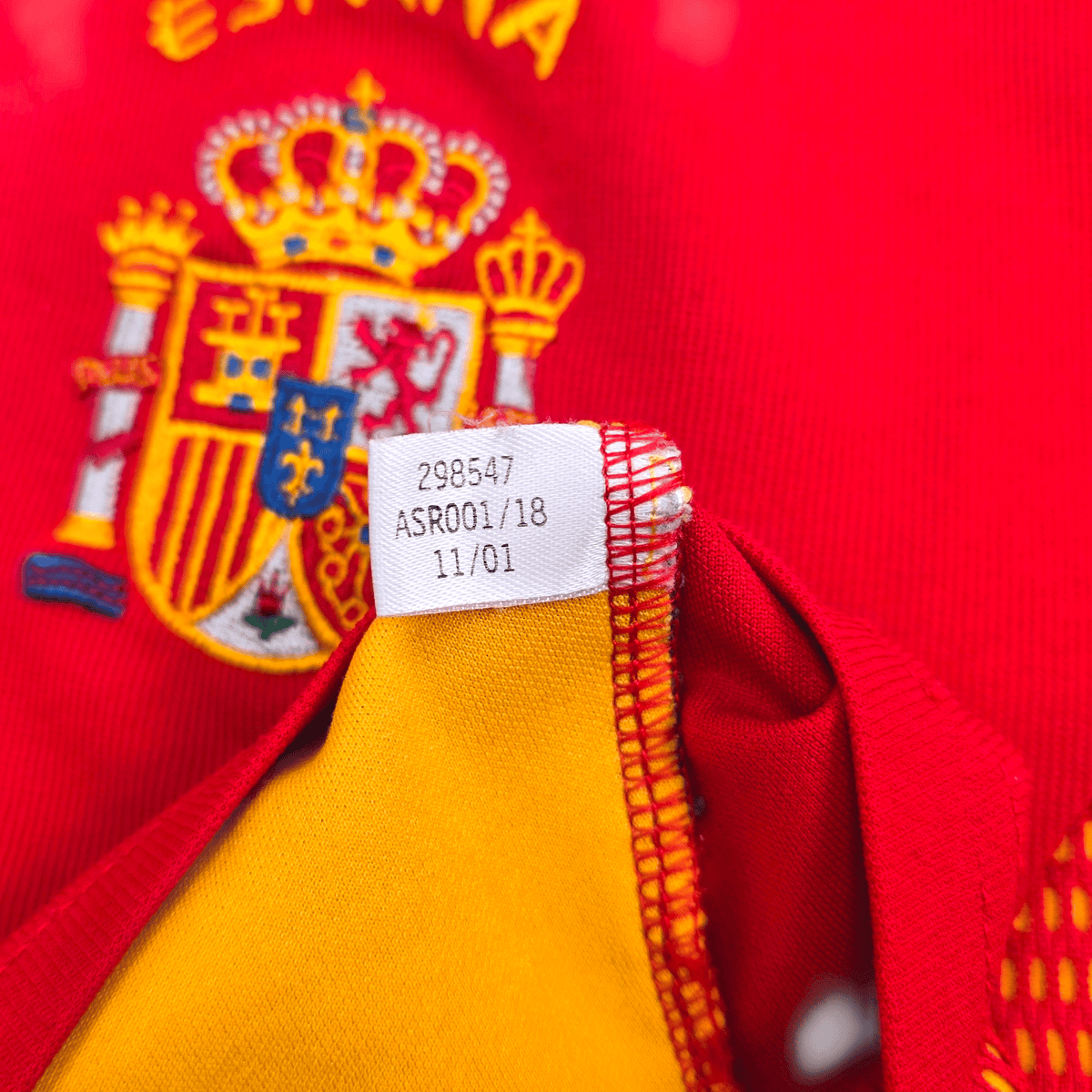 2002/04 Spain Home Football Shirt (XL) Adidas - Football Finery - FF305371