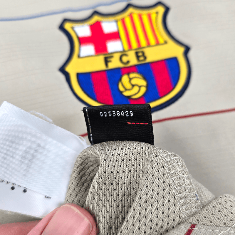 2003/04 Barcelona Away Football Shirt (XL) Nike #10 Ronaldinho - Football Finery - FF204628