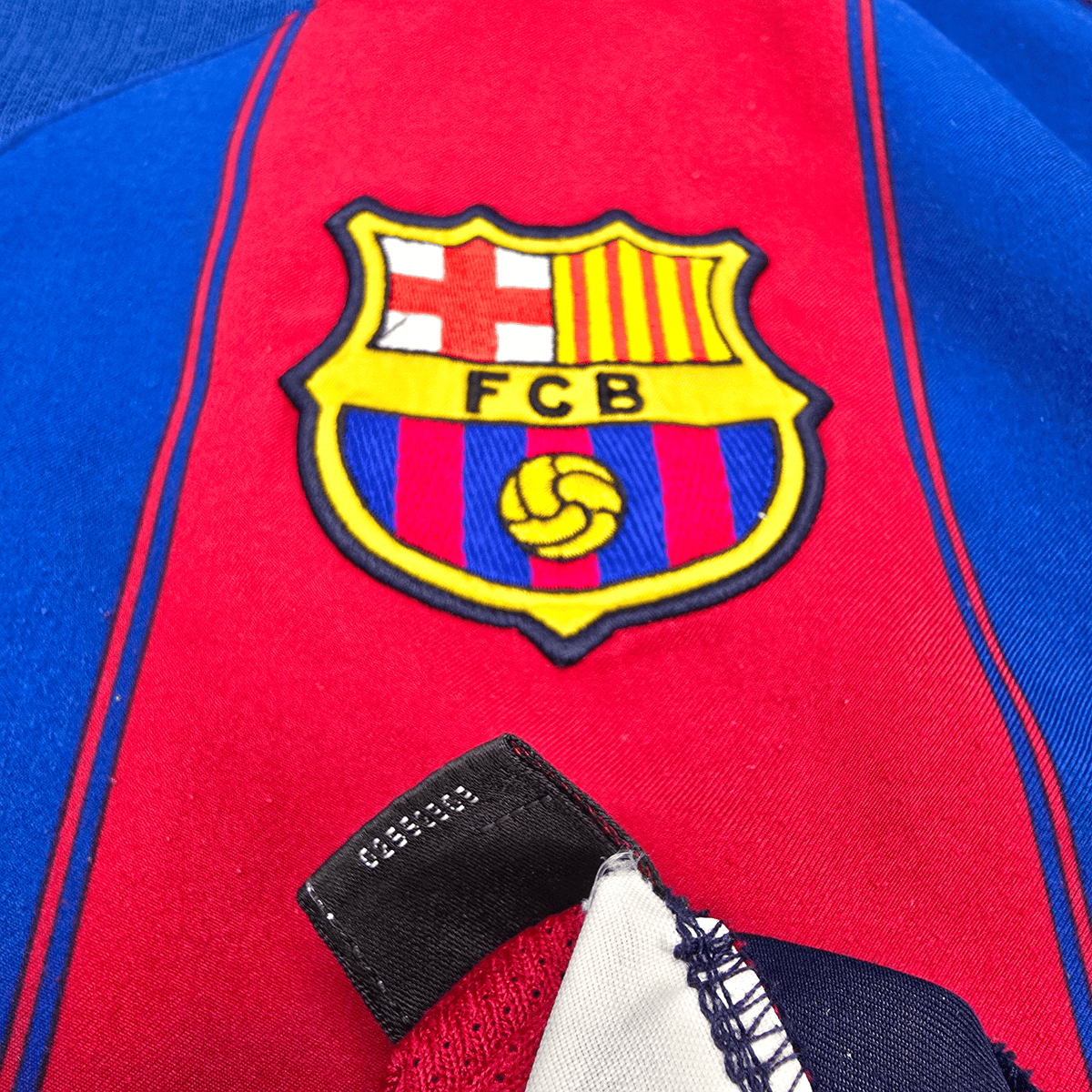 2003/04 Barcelona Home Football Shirt (M) Nike 10 Ronaldinho - Football Finery - FF302619