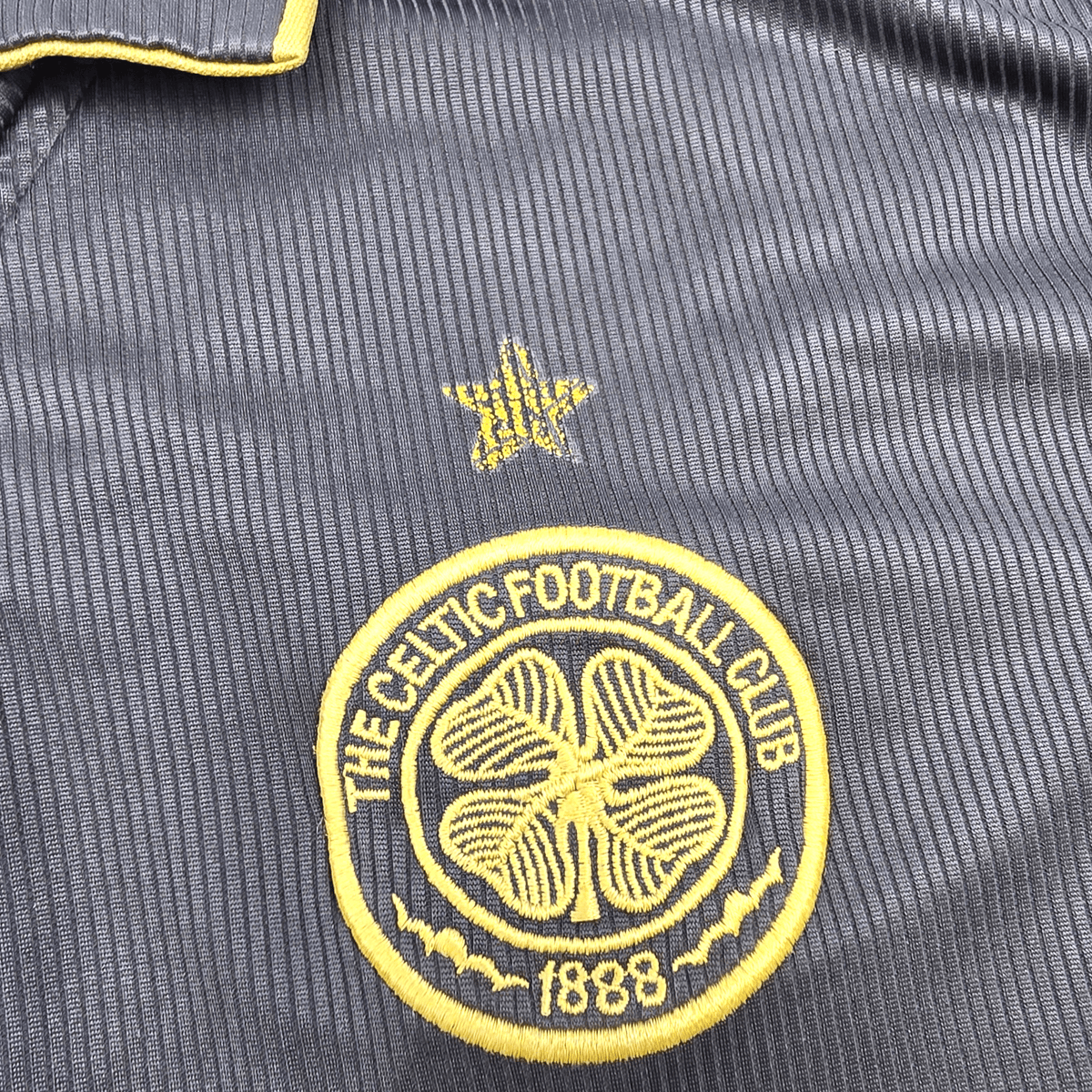 2003/04 Celtic Away Football Shirt (XL) Umbro - Football Finery - FF300564