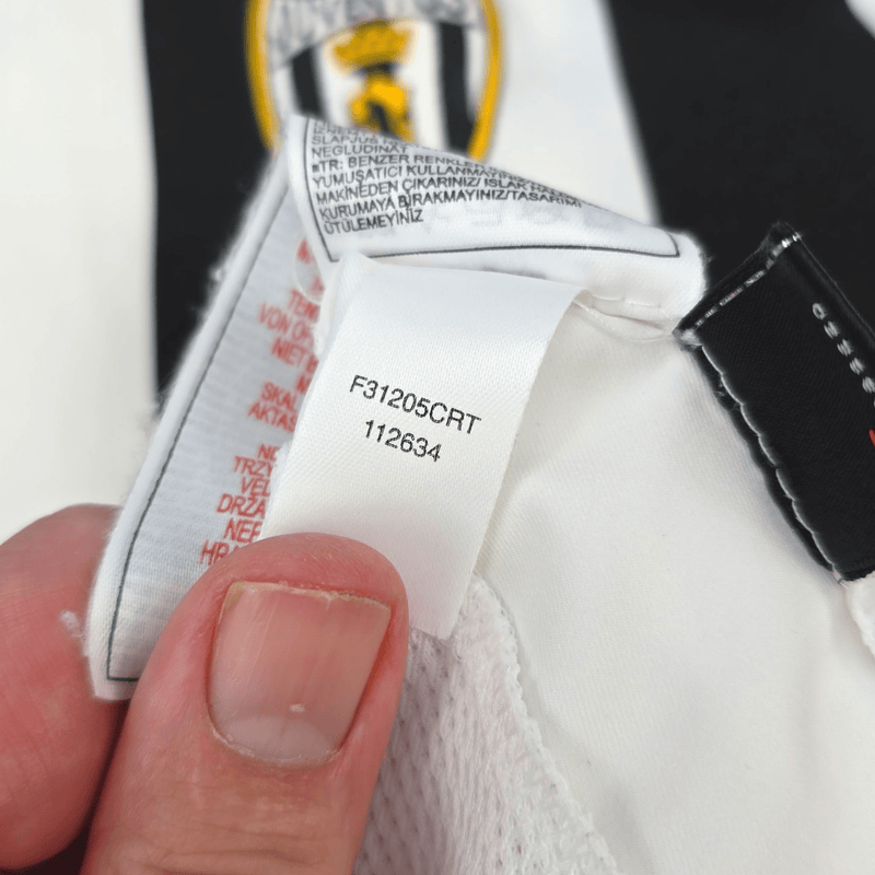 2003/04 Juventus Home Football Shirt (L) Nike 17 Trezeguet - Football Finery - FF301872