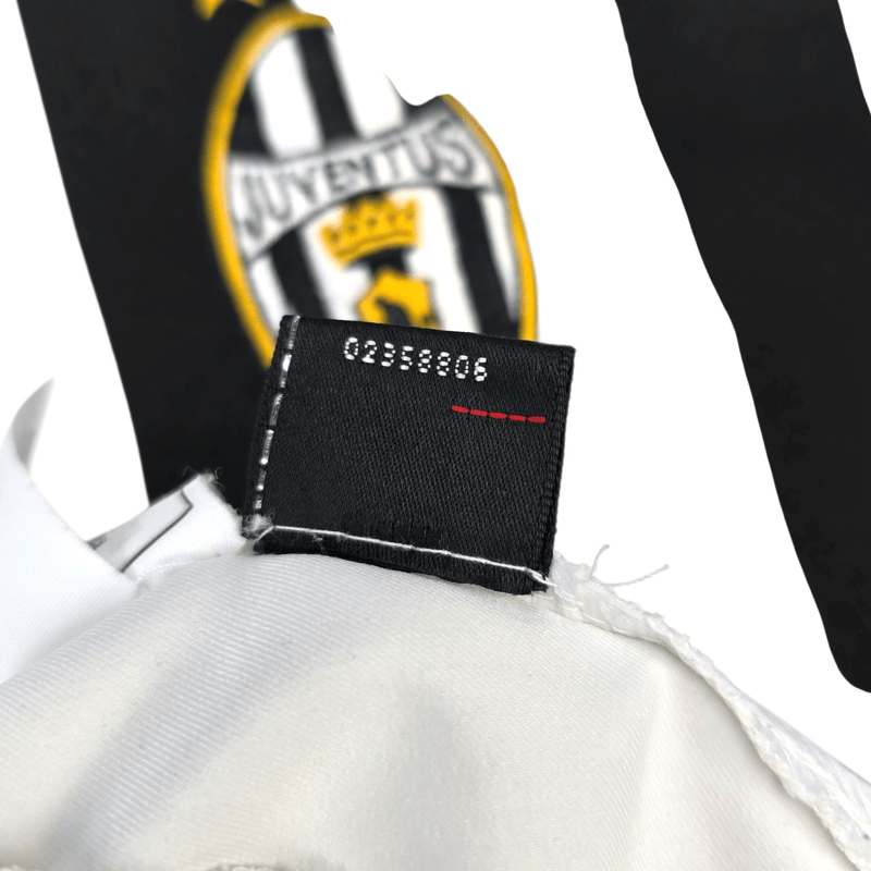 2003/04 Juventus Home Football Shirt (L) Nike 17 Trezeguet - Football Finery - FF301872