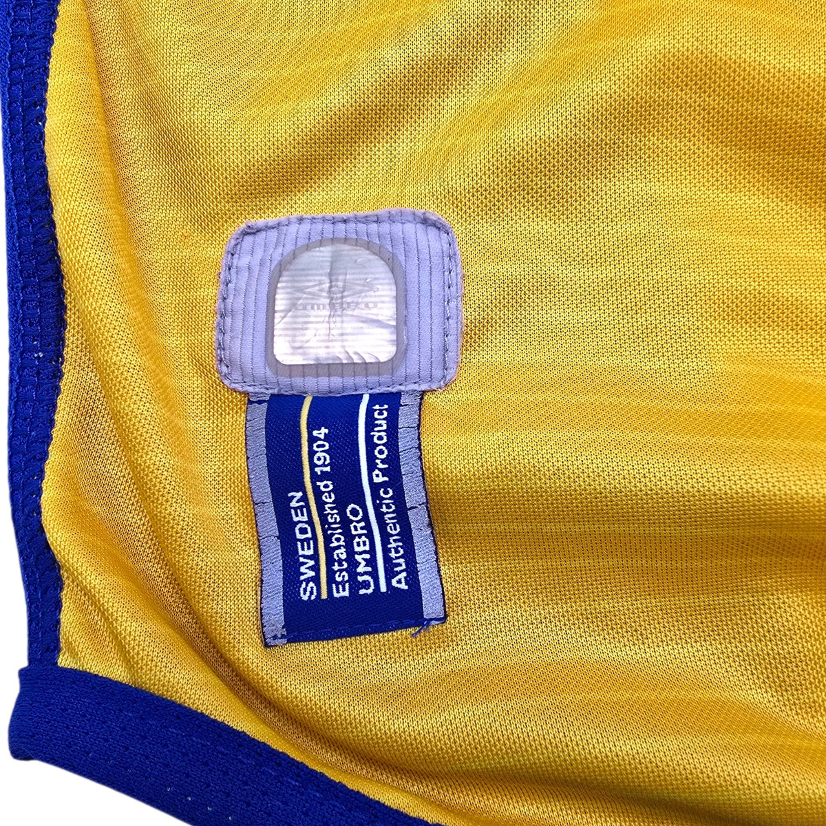 2003/04 Sweden Home Football Shirt (M) Umbro 10 Ibrahimovic - Football Finery - FF305762