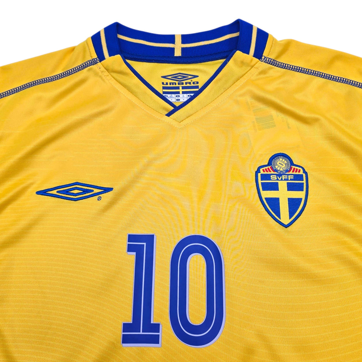2003/04 Sweden Home Football Shirt (M) Umbro 10 Ibrahimovic - Football Finery - FF305762