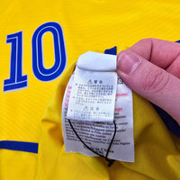 2003/04 Sweden Home Football Shirt (M) Umbro 10 Ibrahimovic - Football Finery - FF305762