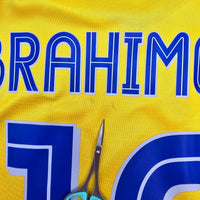 2003/04 Sweden Home Football Shirt (M) Umbro 10 Ibrahimovic - Football Finery - FF305762