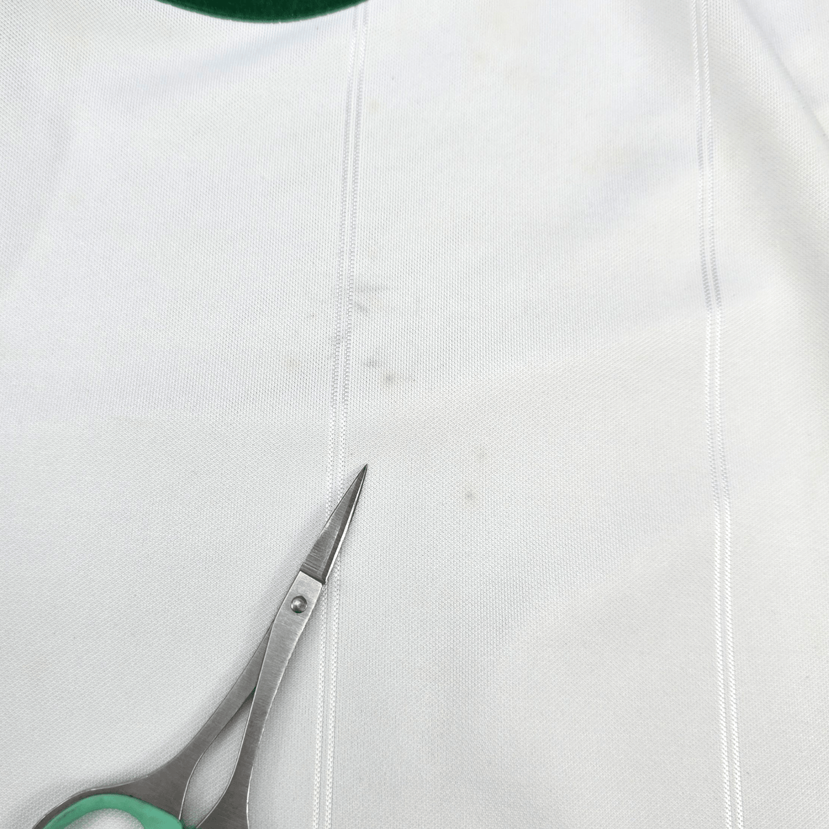 2003/05 Liverpool Away Football Shirt (2XL) Reebok 8 Heskey - Football Finery - FF302554