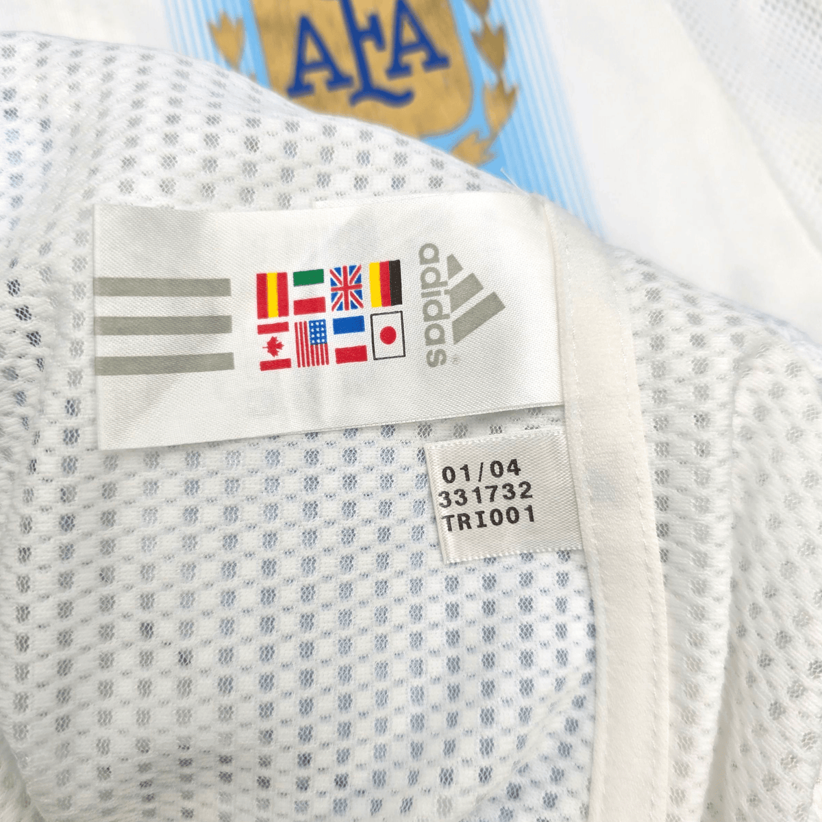 2004/05 Argentina Home Football Shirt (M) Adidas 18 Messi (Player Version) - Football Finery - FF301150