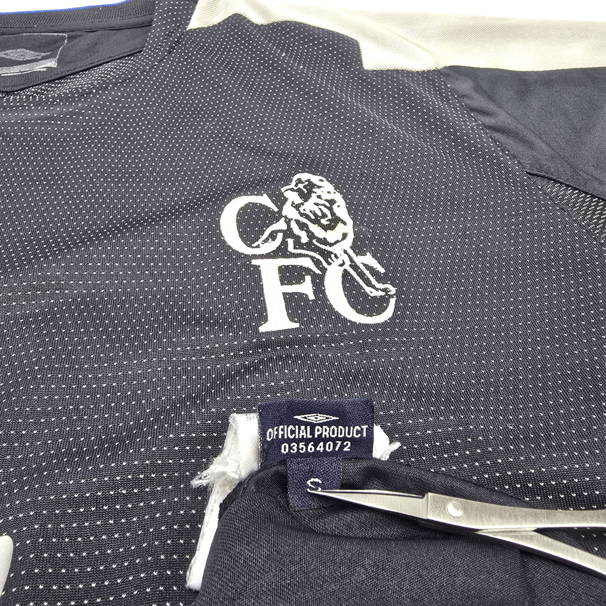 2004/05 Chelsea Away Football Shirt (S) Umbro 15 Drogba - Football Finery - FF302537B