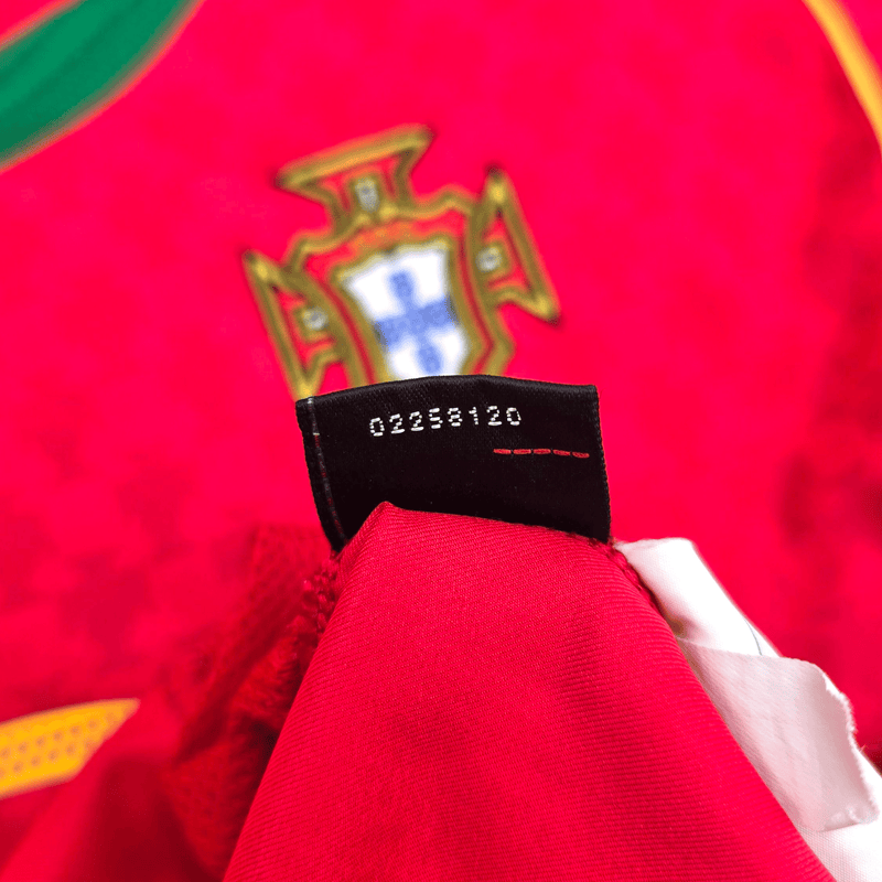 2004/06 Portugal Home Football Shirt (M) Nike 17 C.Ronaldo - Football Finery - FF301562