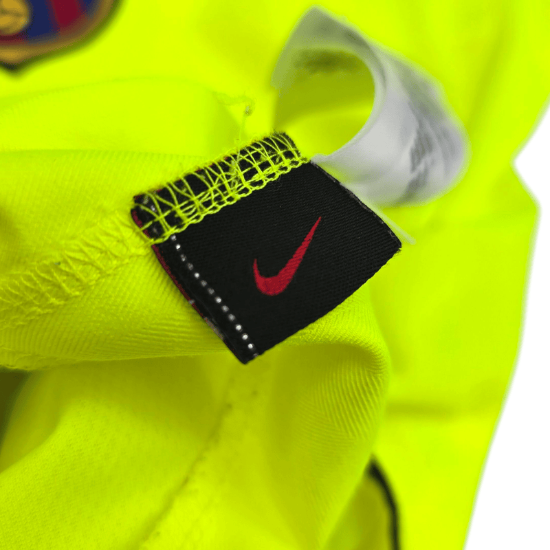 2005/06 Barcelona Away Football Shirt (L) Nike 10 Ronaldinho - Football Finery - FF302475