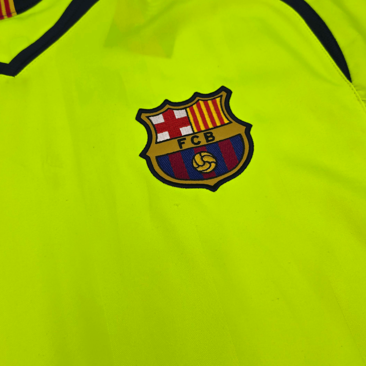 2005/06 Barcelona Away Football Shirt (L) Nike 10 Ronaldinho - Football Finery - FF302475