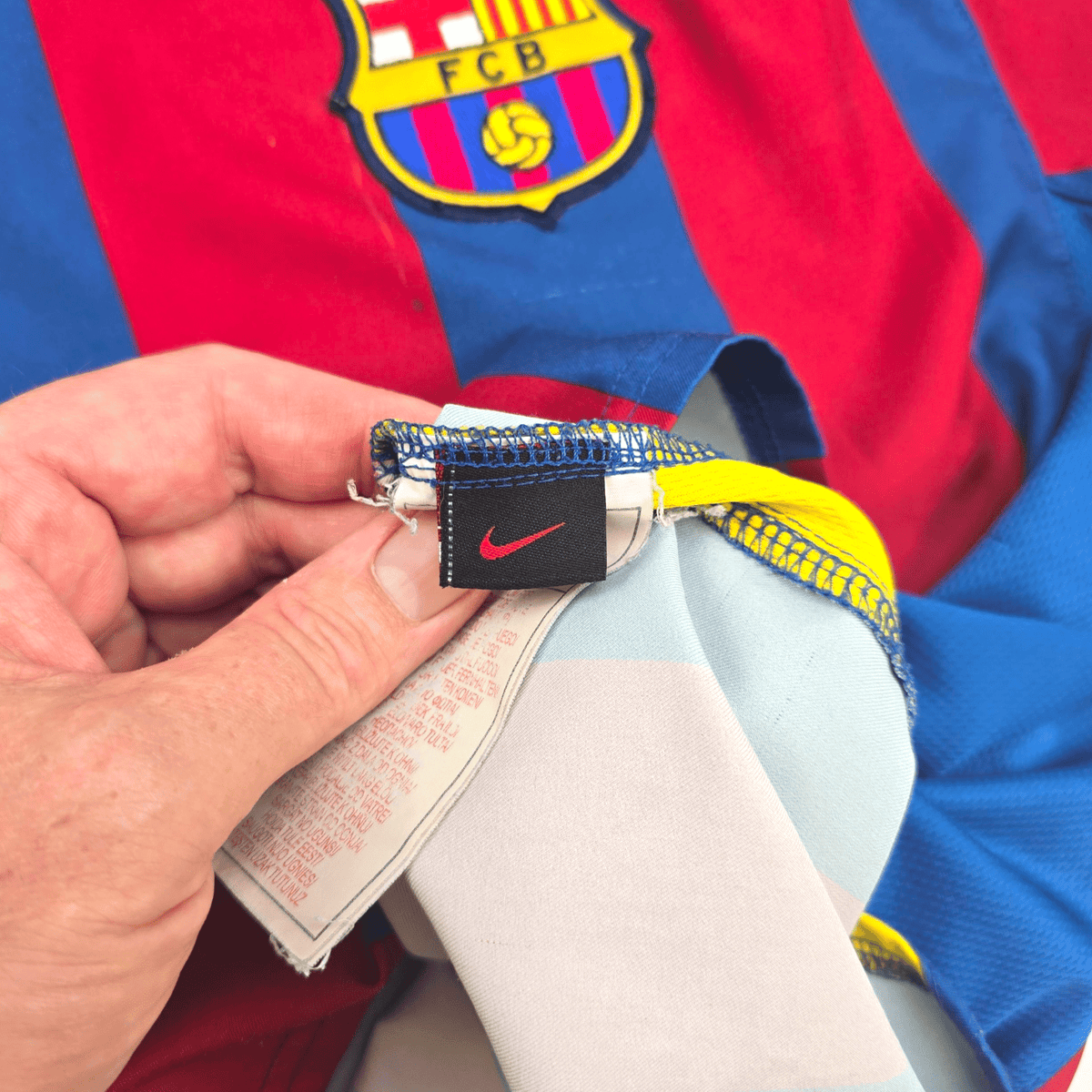 2005/06 Barcelona Home Football Shirt (2XL) Nike 10 Ronaldinho - Football Finery - FF301789