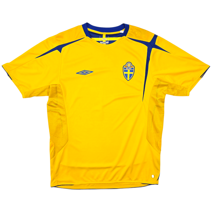 2005/06 Sweden Home Football Shirt (L) Umbro - Football Finery - FF304233