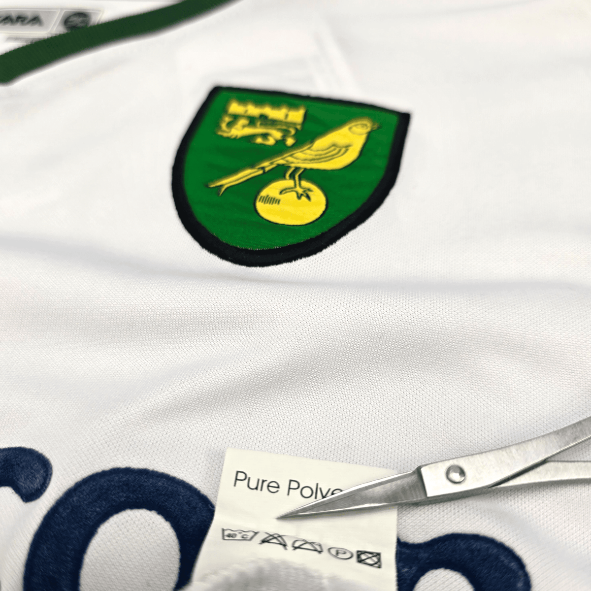 2006/08 Norwich City Away Football Shirt (L) Xara 9 Dublin - Football Finery - FF302128