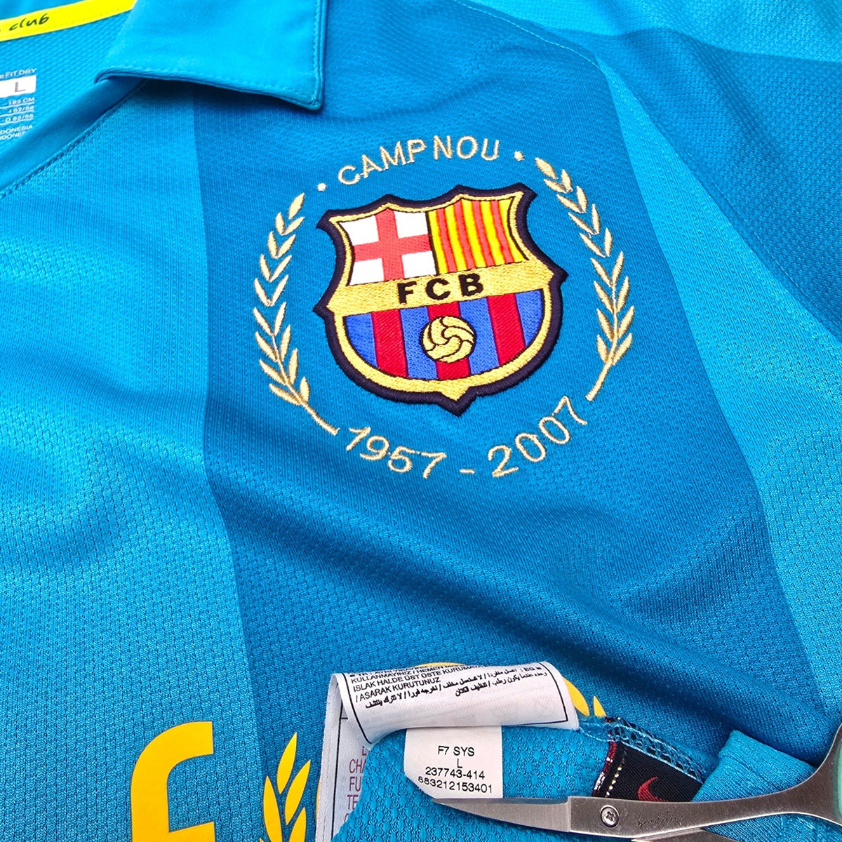 2007/08 Barcelona Away Football Shirt (L) Nike 10 Ronaldinho - Football Finery - FF306005