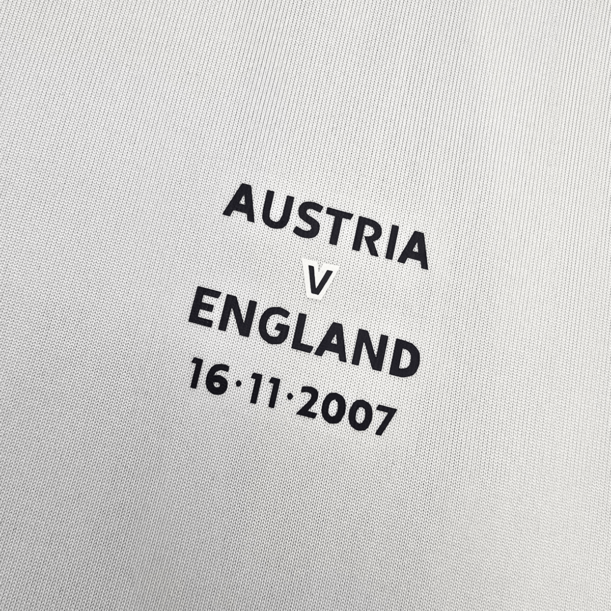 2007/09 England Home Football Shirt (XL) Umbro 4 Gerrard (BNWTs) - Football Finery - FF304123