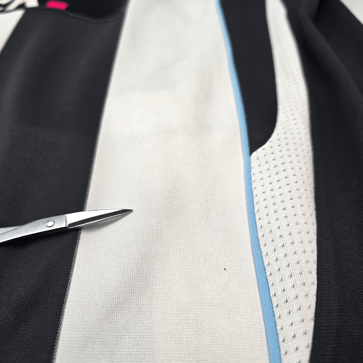 2007/09 Newcastle United Home Football Shirt (L) Adidas 16 Milner - Football Finery - FF302721