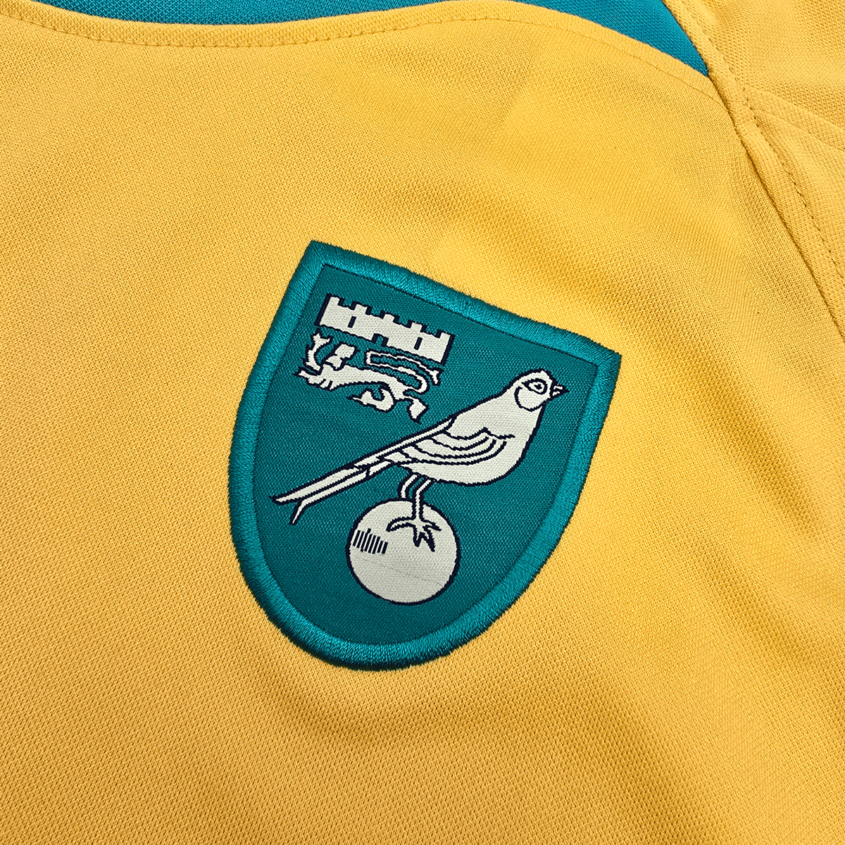 2008/09 Norwich City Home Football Shirt (M) Xara - Football Finery - FF304150