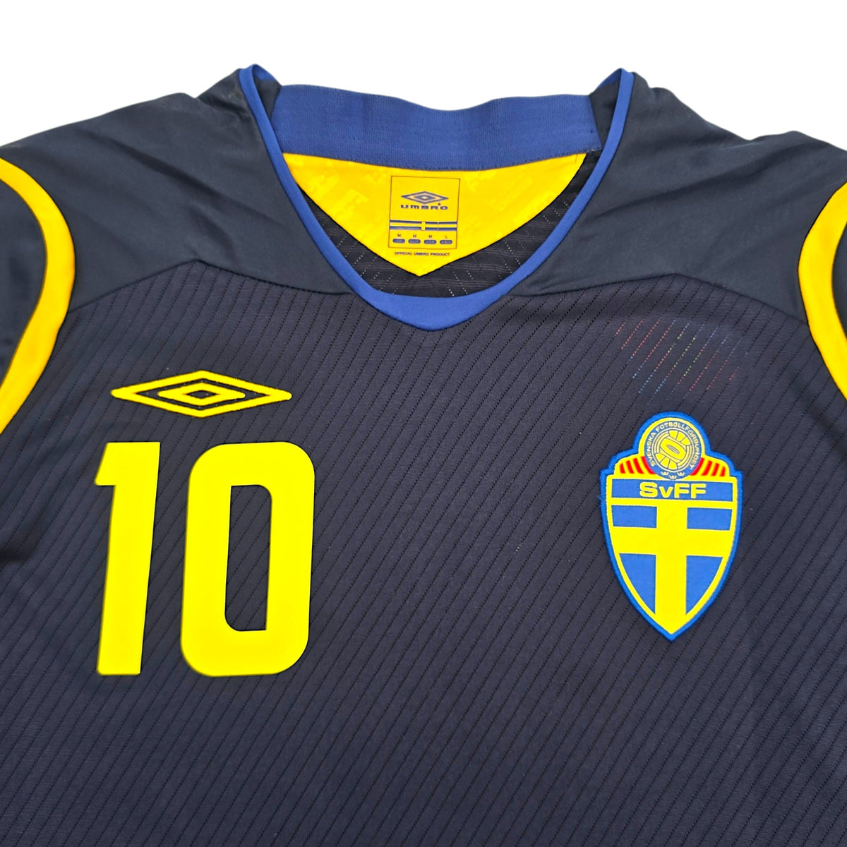2008/09 Sweden Away Football Shirt (M) Umbro 10 Ibrahimovic - Football Finery - FF305374