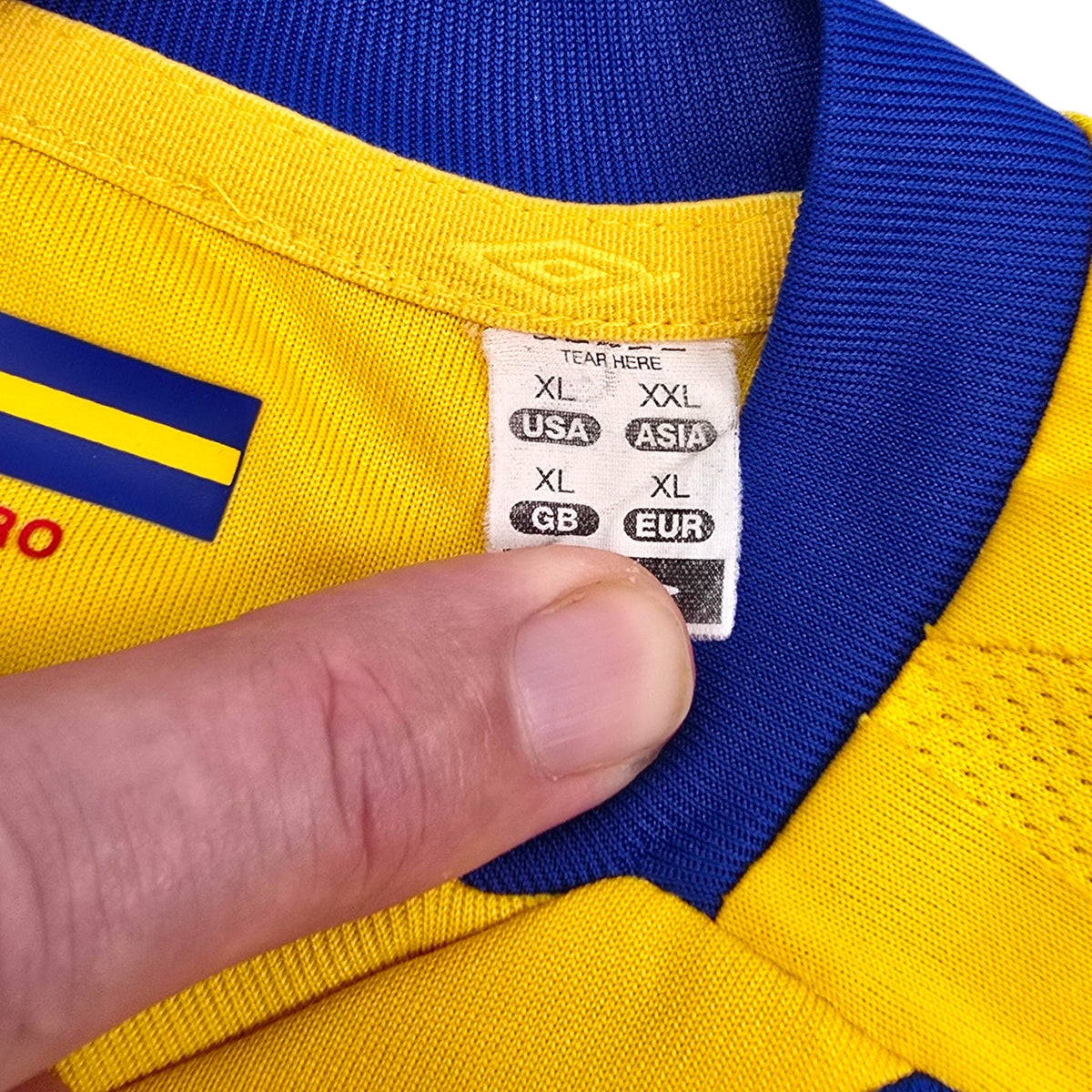 2008/10 Sweden Home Football Shirt (XL) Umbro - Football Finery - FF304236