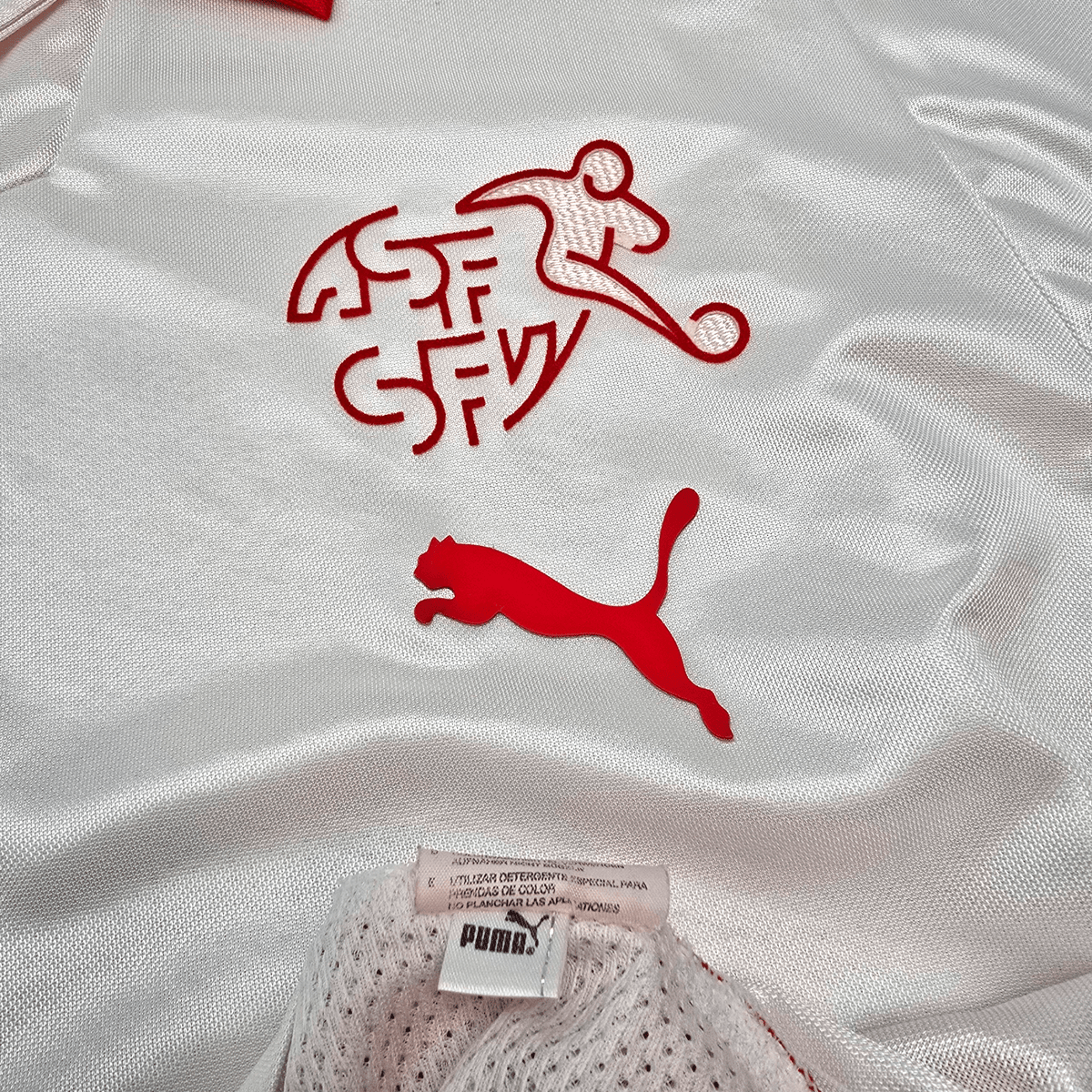 2008/10 Switzerland Away Football Shirt (L) Puma - Football Finery - FF305384