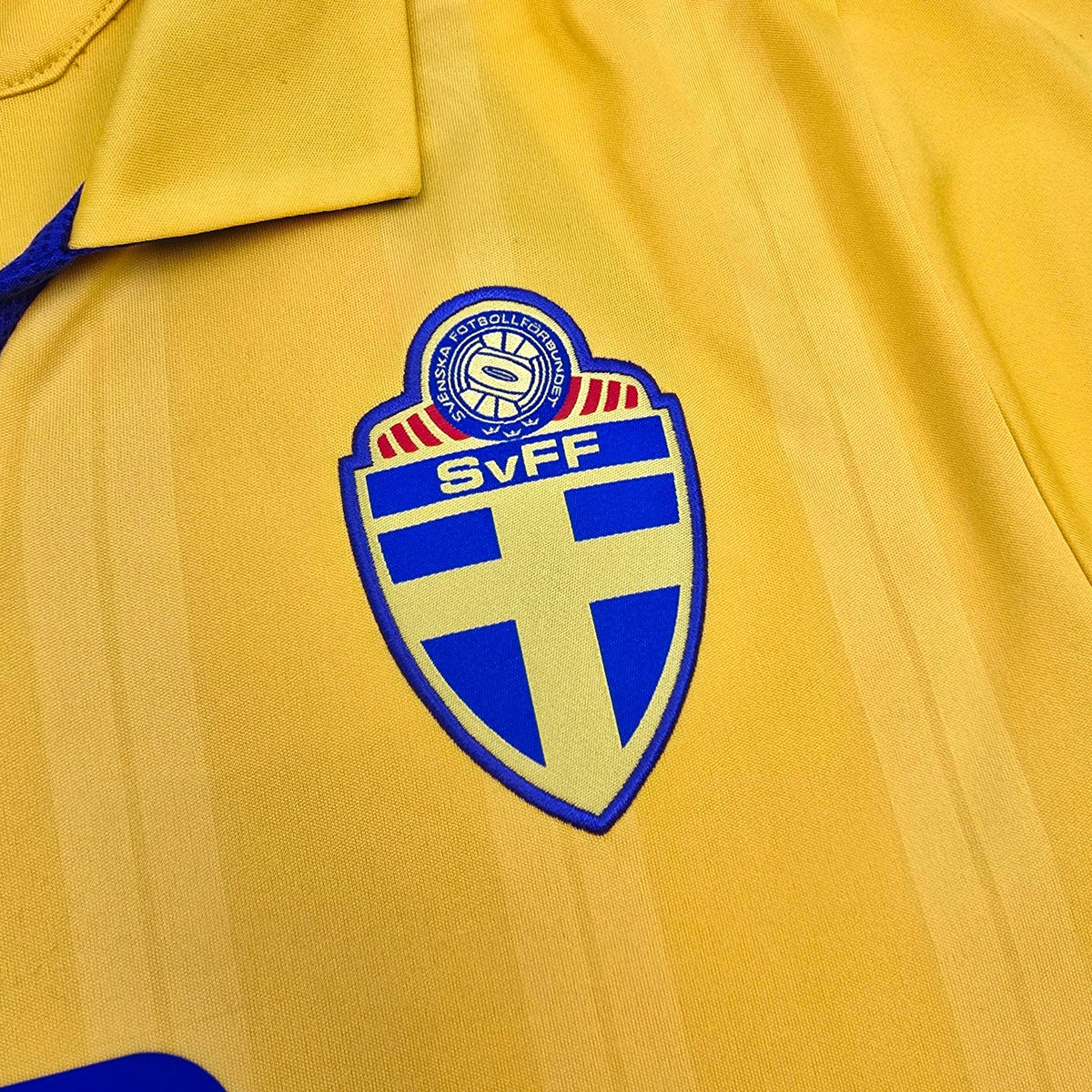 2009/10 Sweden Home Football Shirt (M) Umbro 10 Ibrahimovic - Football Finery - FF305373