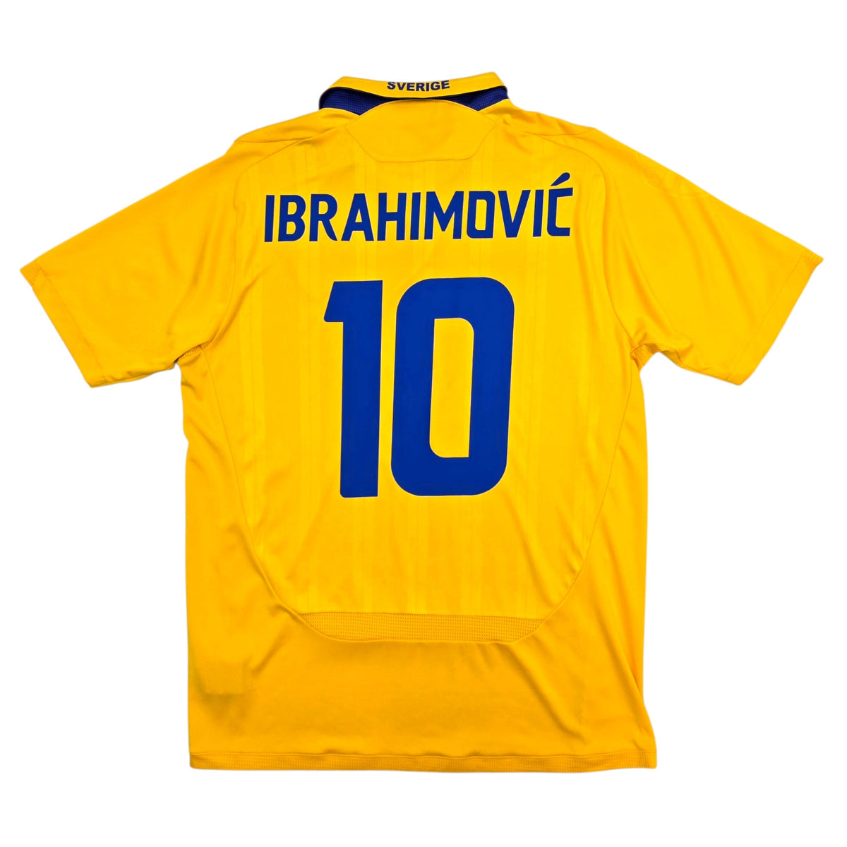 2009/10 Sweden Home Football Shirt (M) Umbro 10 Ibrahimovic - Football Finery - FF305373