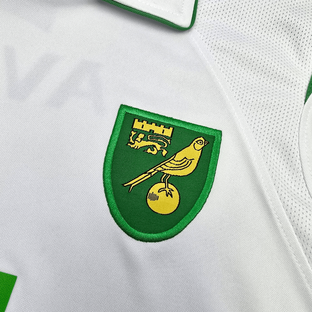2009/11 Norwich City Away Football Shirt (L) Xara - Football Finery - FF304149