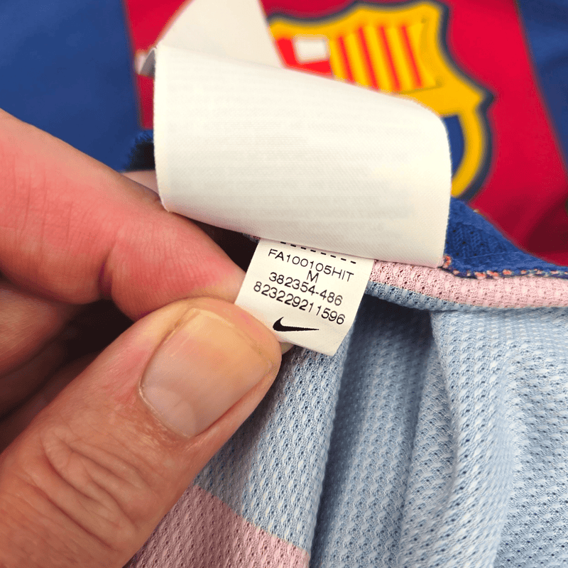 2010/11 Barcelona Home Football Shirt (M) Nike 10 Messi - Football Finery - FF302471