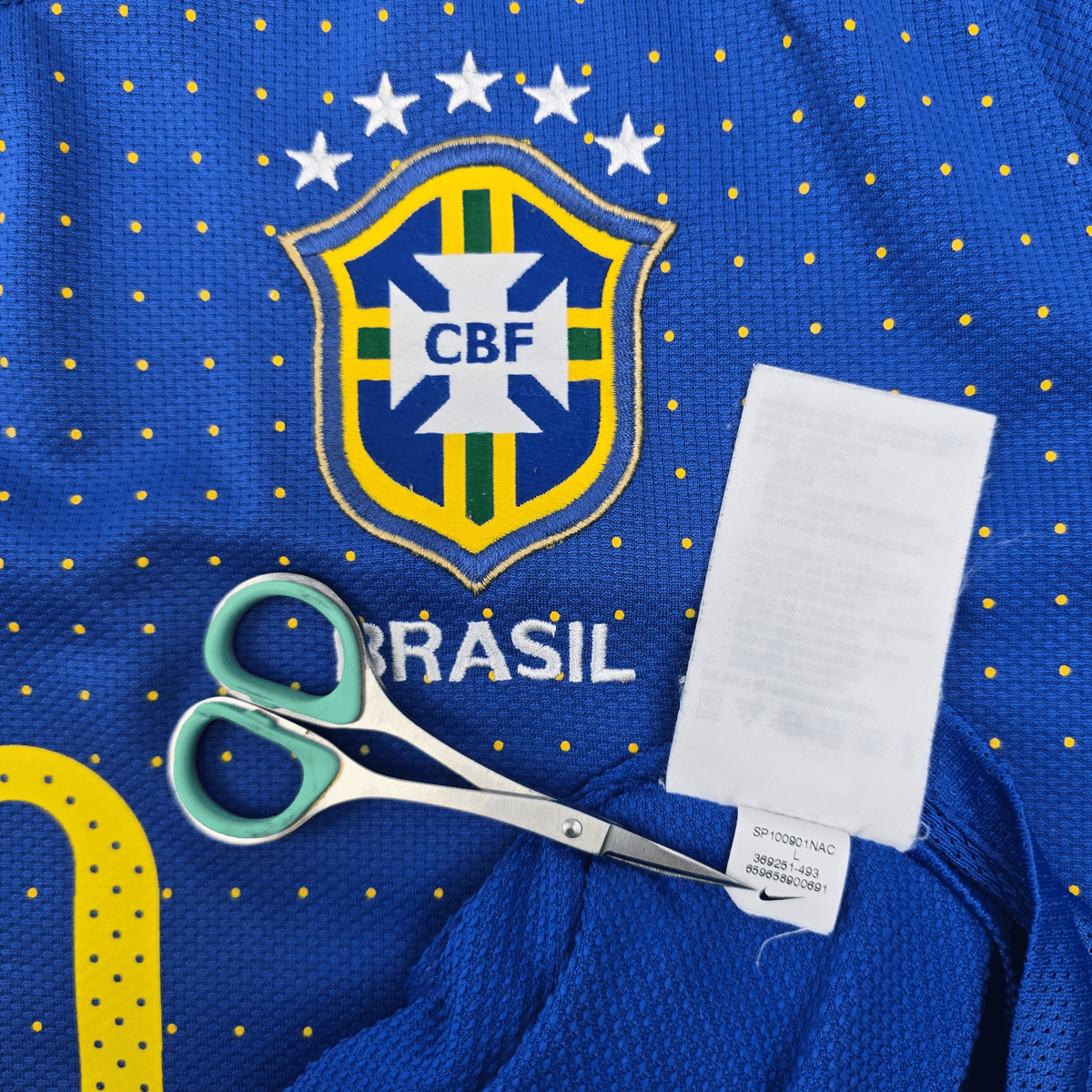 2010/11 Brazil Away Football Shirt (L) Nike 10 Kaka - Football Finery - FF304580