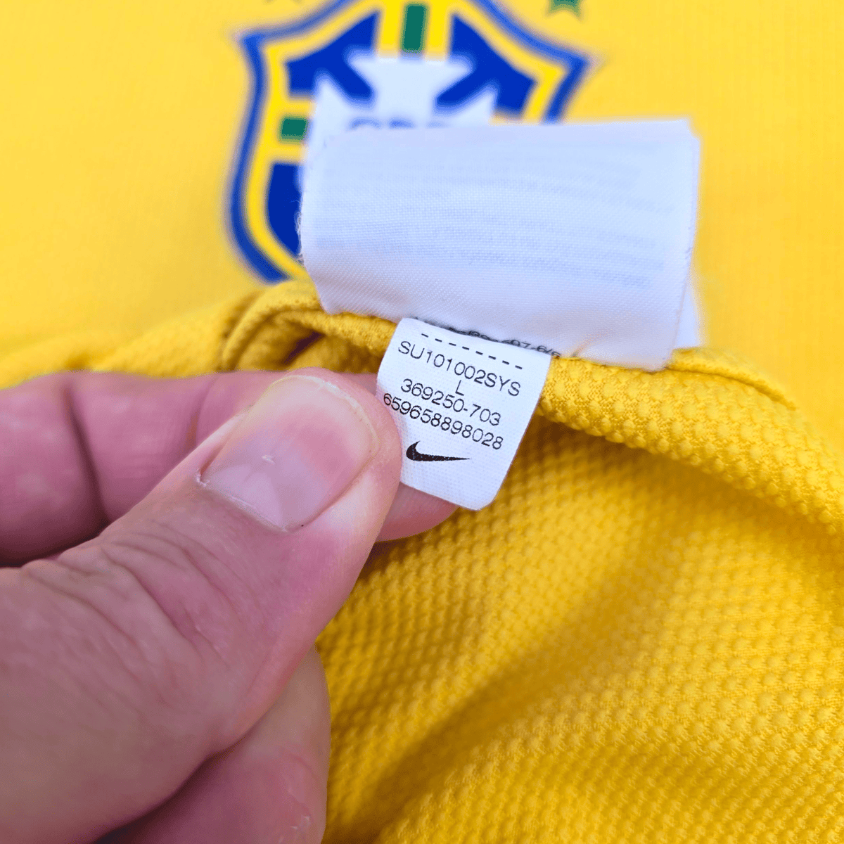 2010/11 Brazil Home Football Shirt (L) Nike 10 Kaka - Football Finery - FF302137