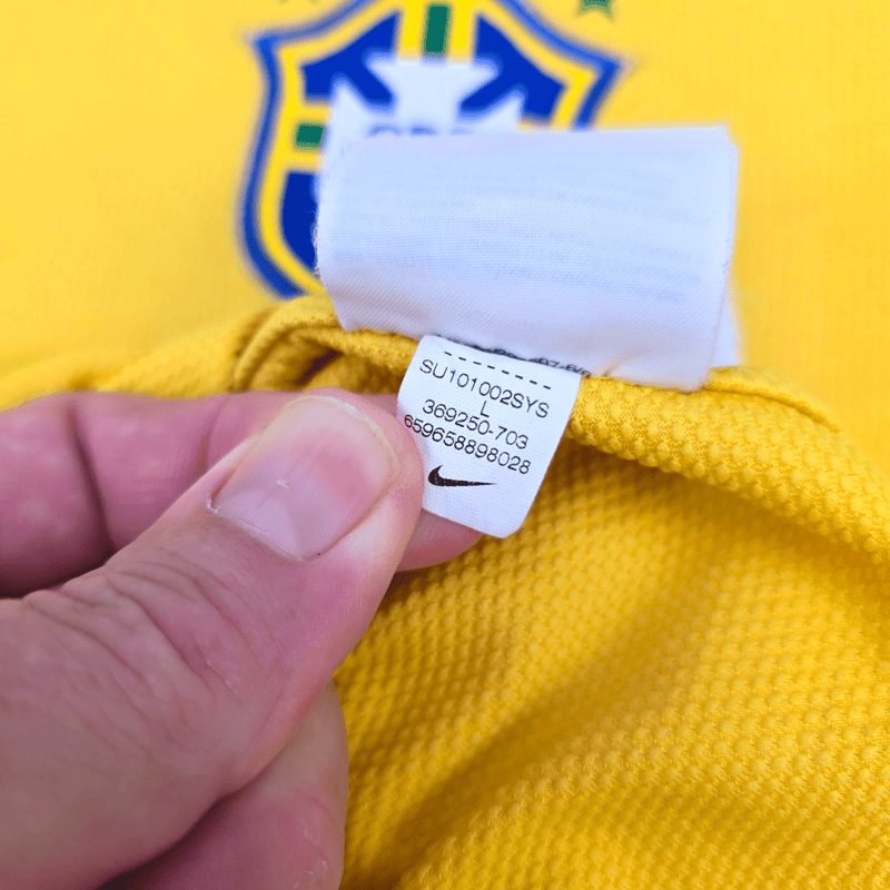 2010/11 Brazil Home Football Shirt (L) Nike 10 Kaka - Football Finery - FF302137