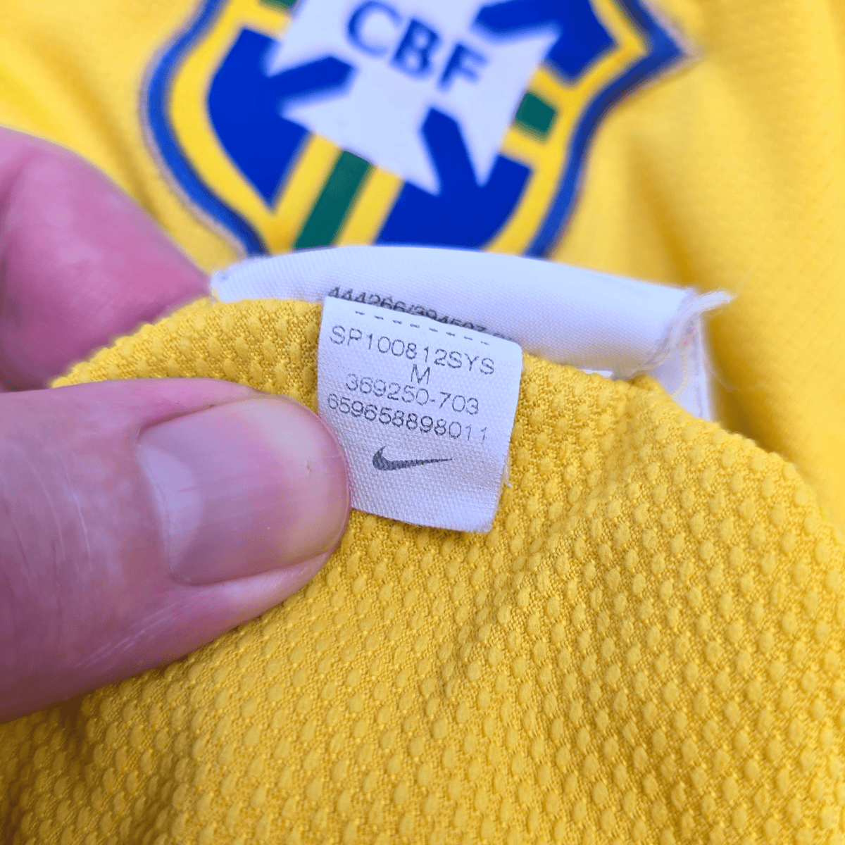 2010/11 Brazil Home Football Shirt (M) Nike 10 Kaka - Football Finery - FF302672