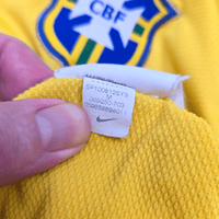 2010/11 Brazil Home Football Shirt (M) Nike 10 Kaka - Football Finery - FF302672