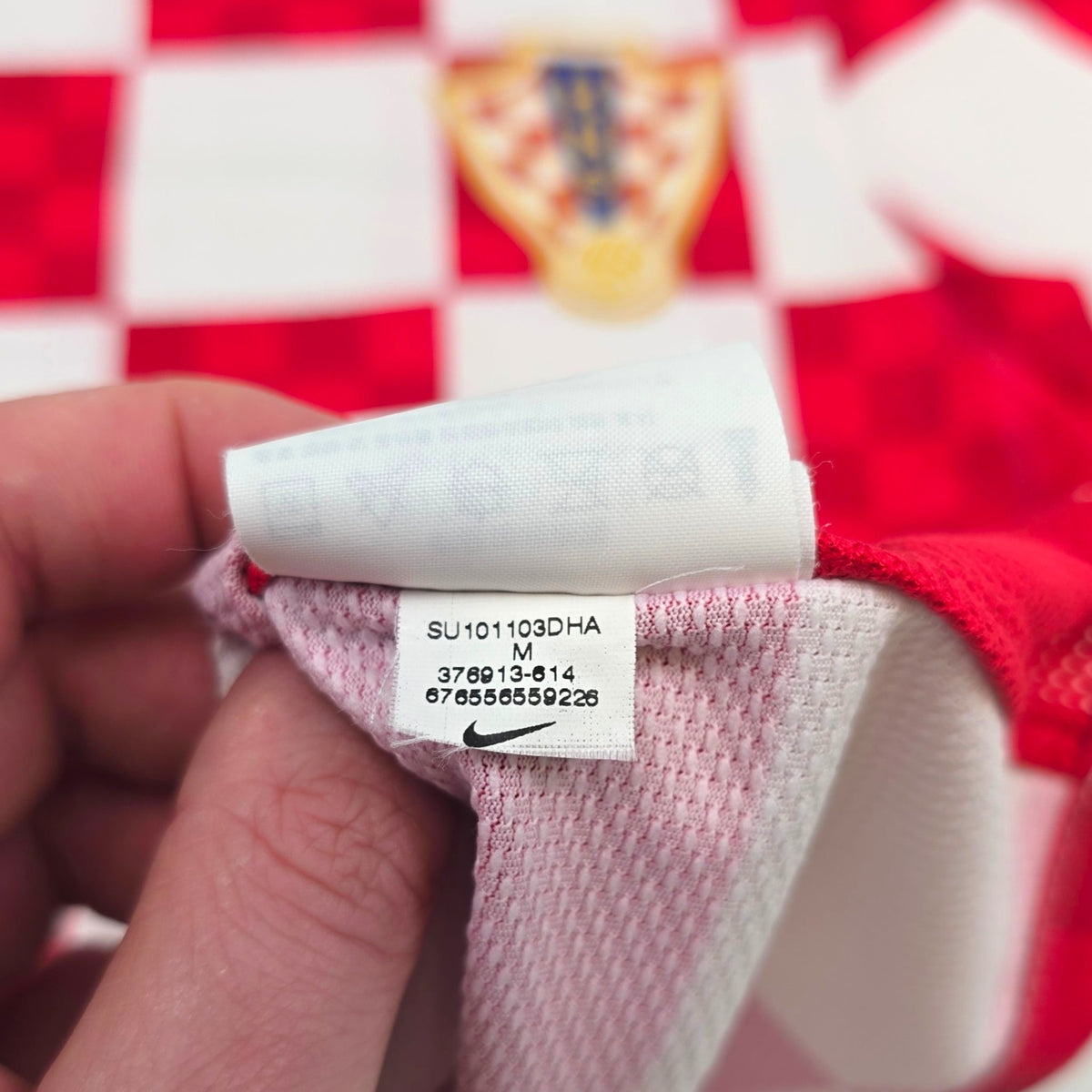2010/12 Croatia Home Football Shirt (M) Nike 10 Modric - Football Finery - FF305745