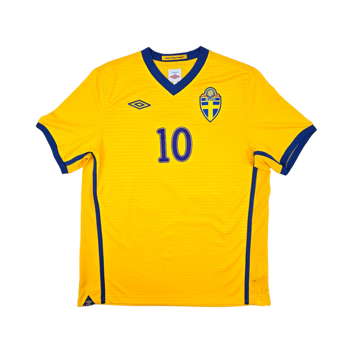 2010/12 Sweden Home Football Shirt (L) Umbro #10 Ibrahimovic - Football Finery - FF204094