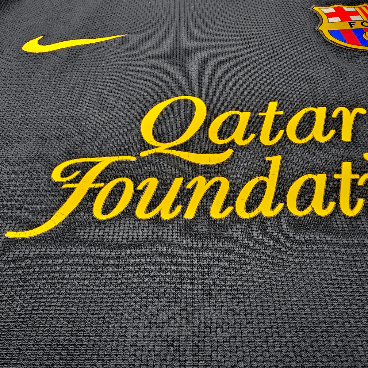 2011/12 Barcelona Away Football Shirt (M) Nike 8 Iniesta - Football Finery - FF303035