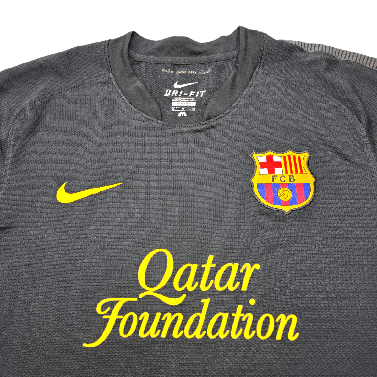2011/12 Barcelona Away Football Shirt (M) Nike 8 Iniesta - Football Finery - FF303035