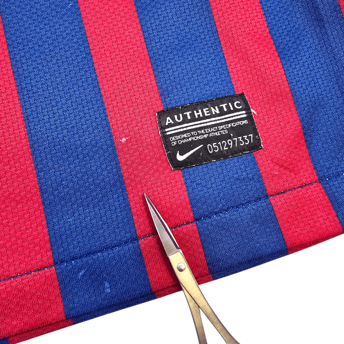 2011/12 Barcelona Home Football Shirt (M) Nike 8 A.Iniesta - Football Finery - FF303483