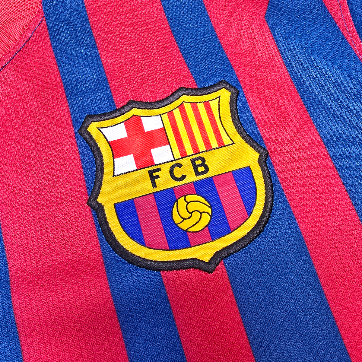 2011/12 Barcelona Home Football Shirt (M) Nike 8 A.Iniesta - Football Finery - FF303483
